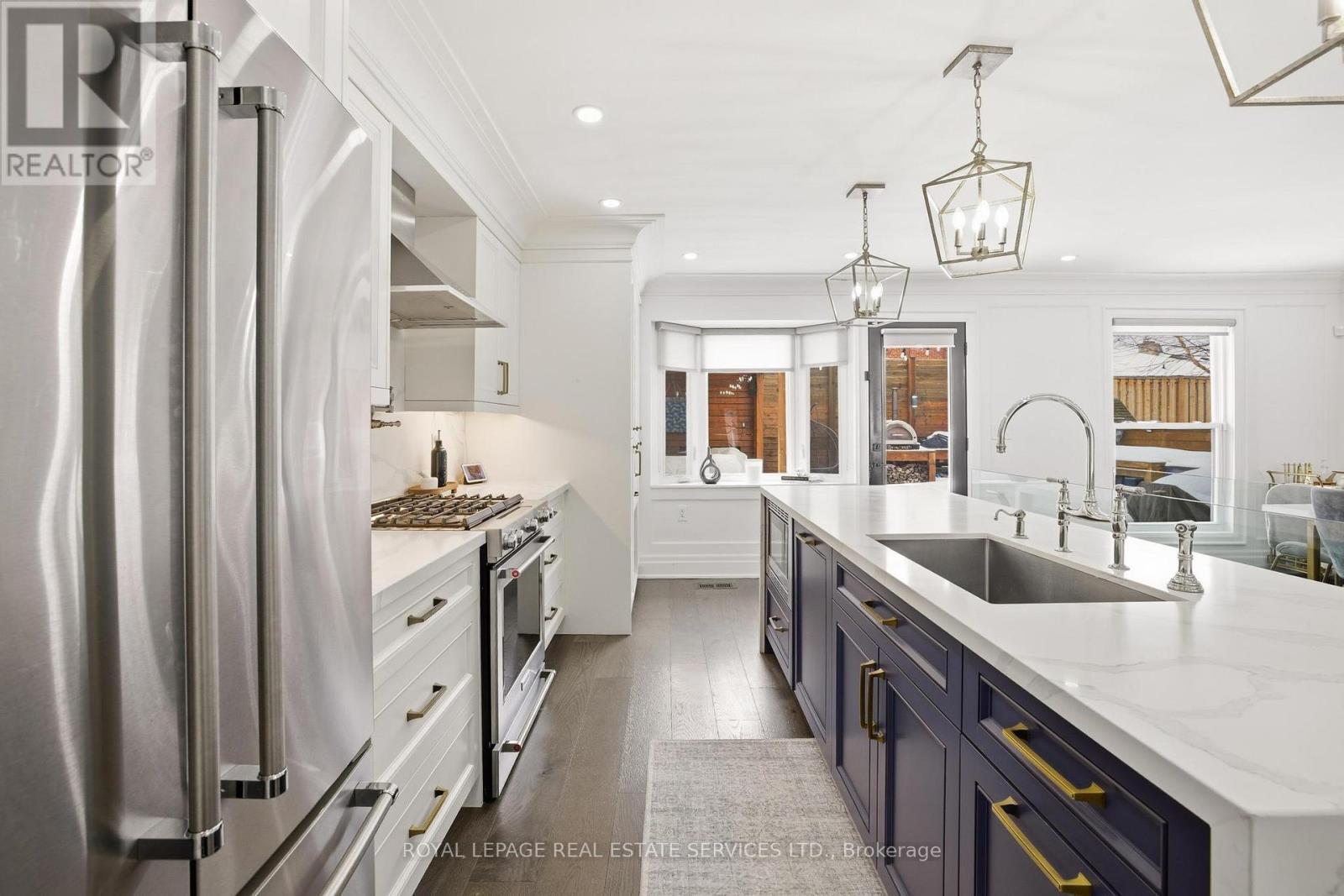 11 Benbow Road, Toronto, Ontario  M9P 3K1 - Photo 14 - W12818204