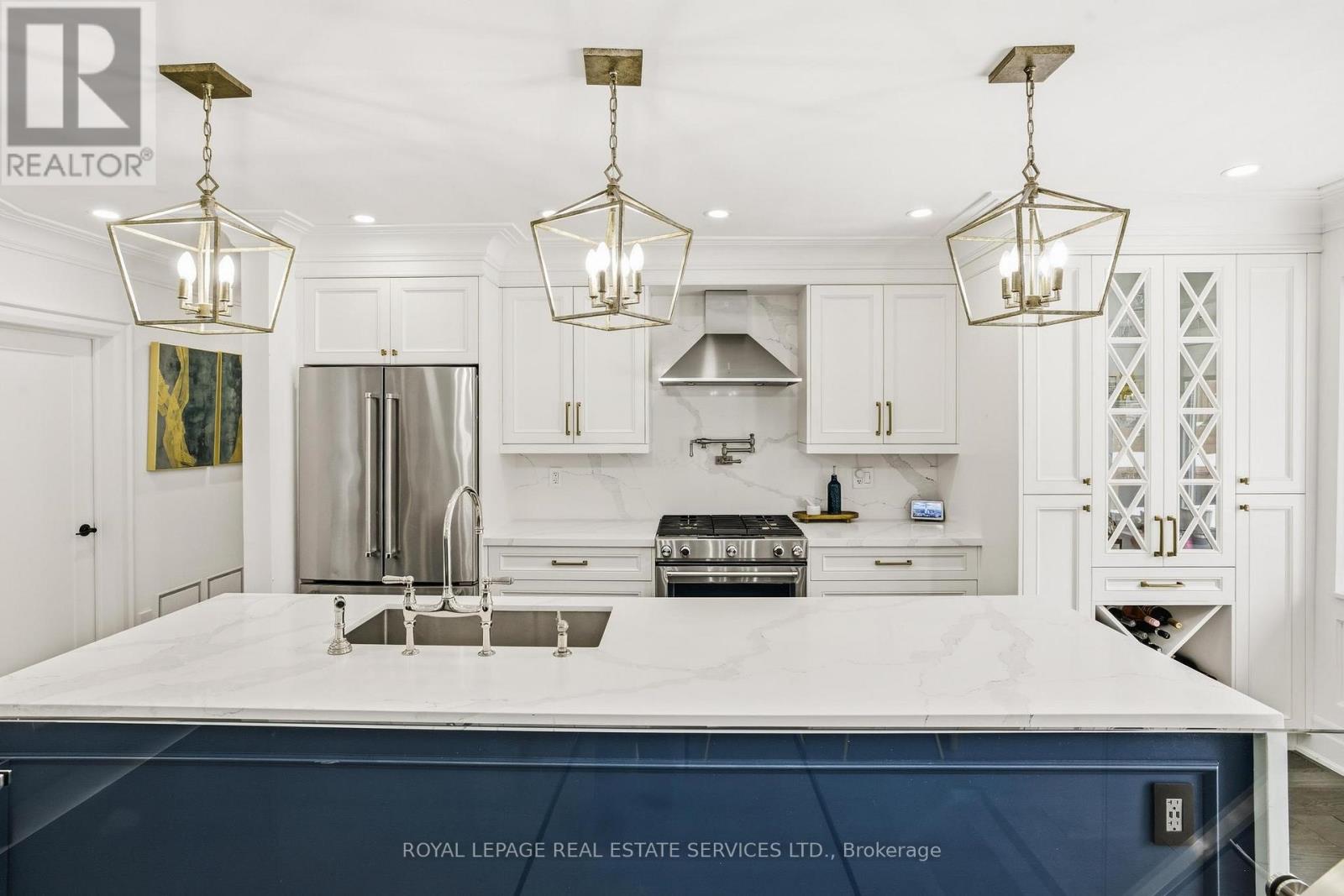 11 Benbow Road, Toronto, Ontario  M9P 3K1 - Photo 9 - W12818204