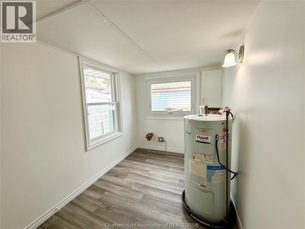 20 Mcnaughton Avenue, Wallaceburg, Ontario  N8A 1R8 - Photo 15 - 26003928