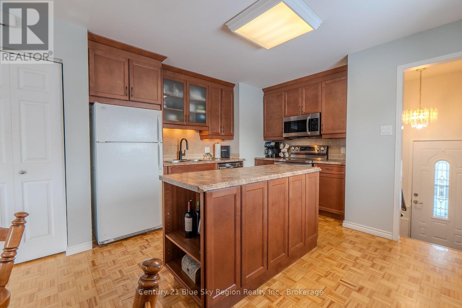 96 Strathcona Drive, North Bay, Ontario  P1A 2N3 - Photo 6 - X12818486