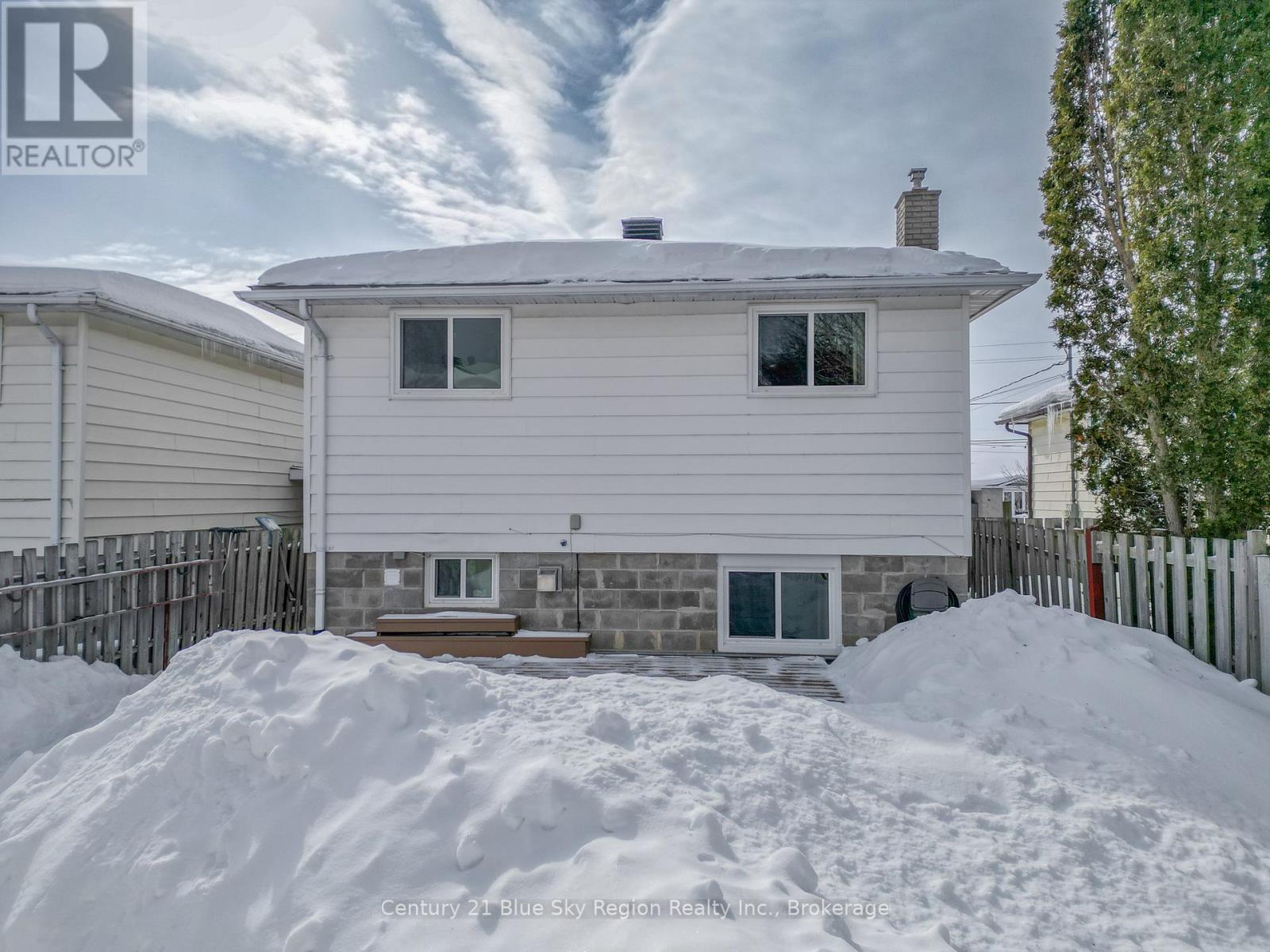 35 Mcgibbon Street, North Bay, Ontario  P1B 8T5 - Photo 4 - X12818504