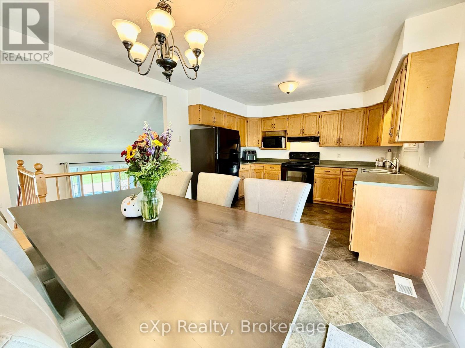 217 Thomas Street, Brockton, Ontario  N0G 2V0 - Photo 8 - X12818312