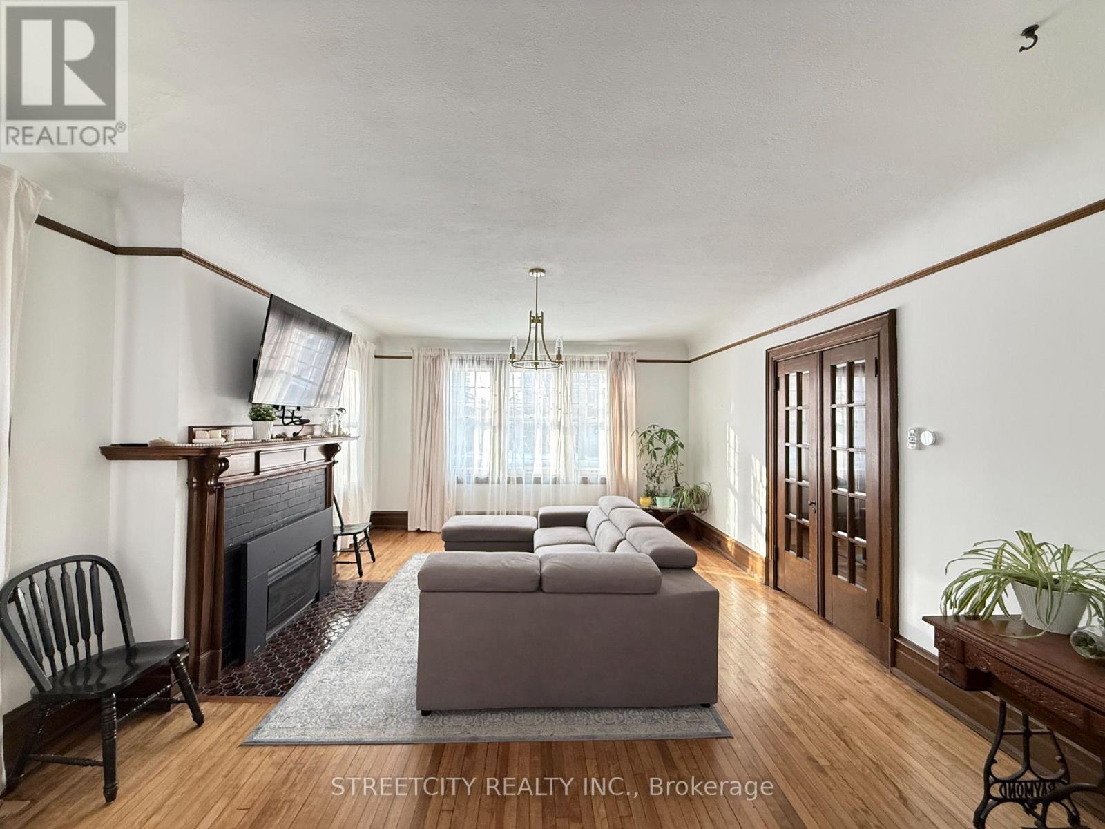 326 Vidal Street N, Sarnia, Ontario  N7T 5Y6 - Photo 2 - X12818228