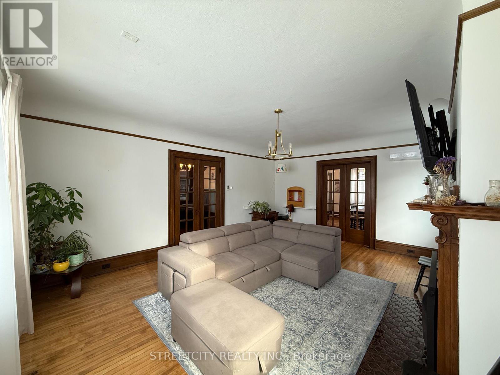 326 Vidal Street N, Sarnia, Ontario  N7T 5Y6 - Photo 3 - X12818228