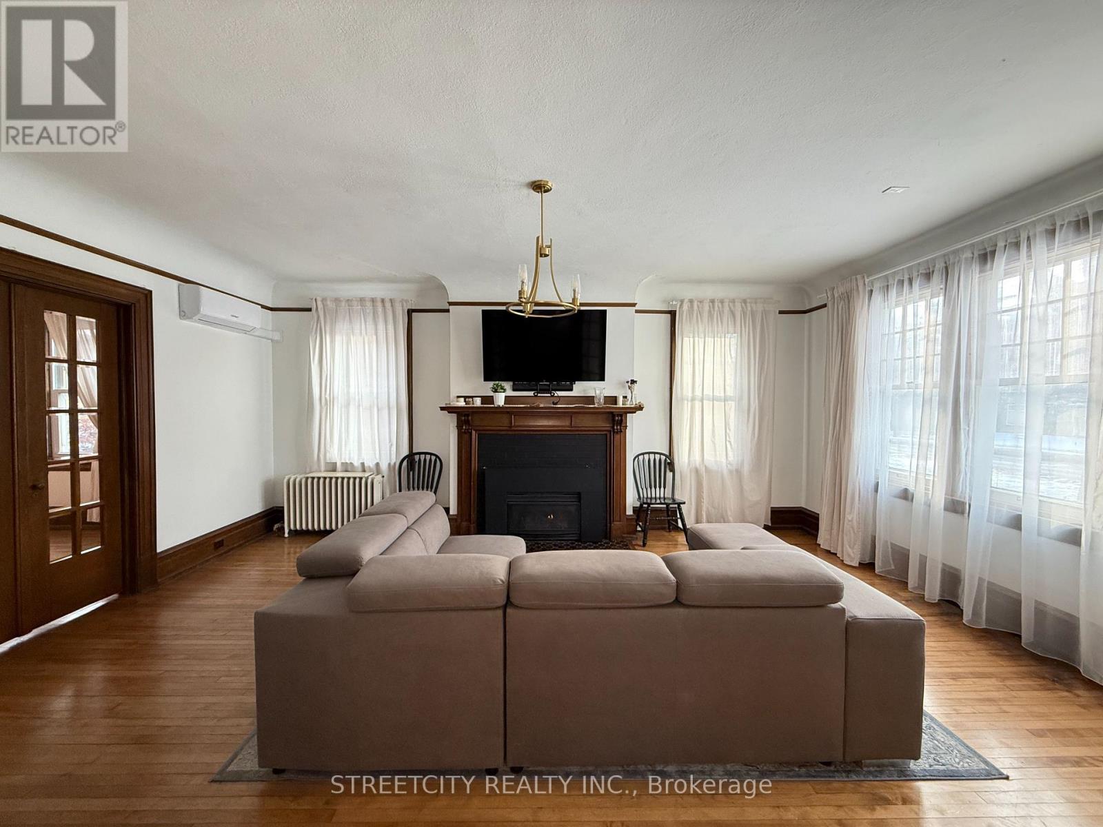 326 Vidal Street N, Sarnia, Ontario  N7T 5Y6 - Photo 4 - X12818228