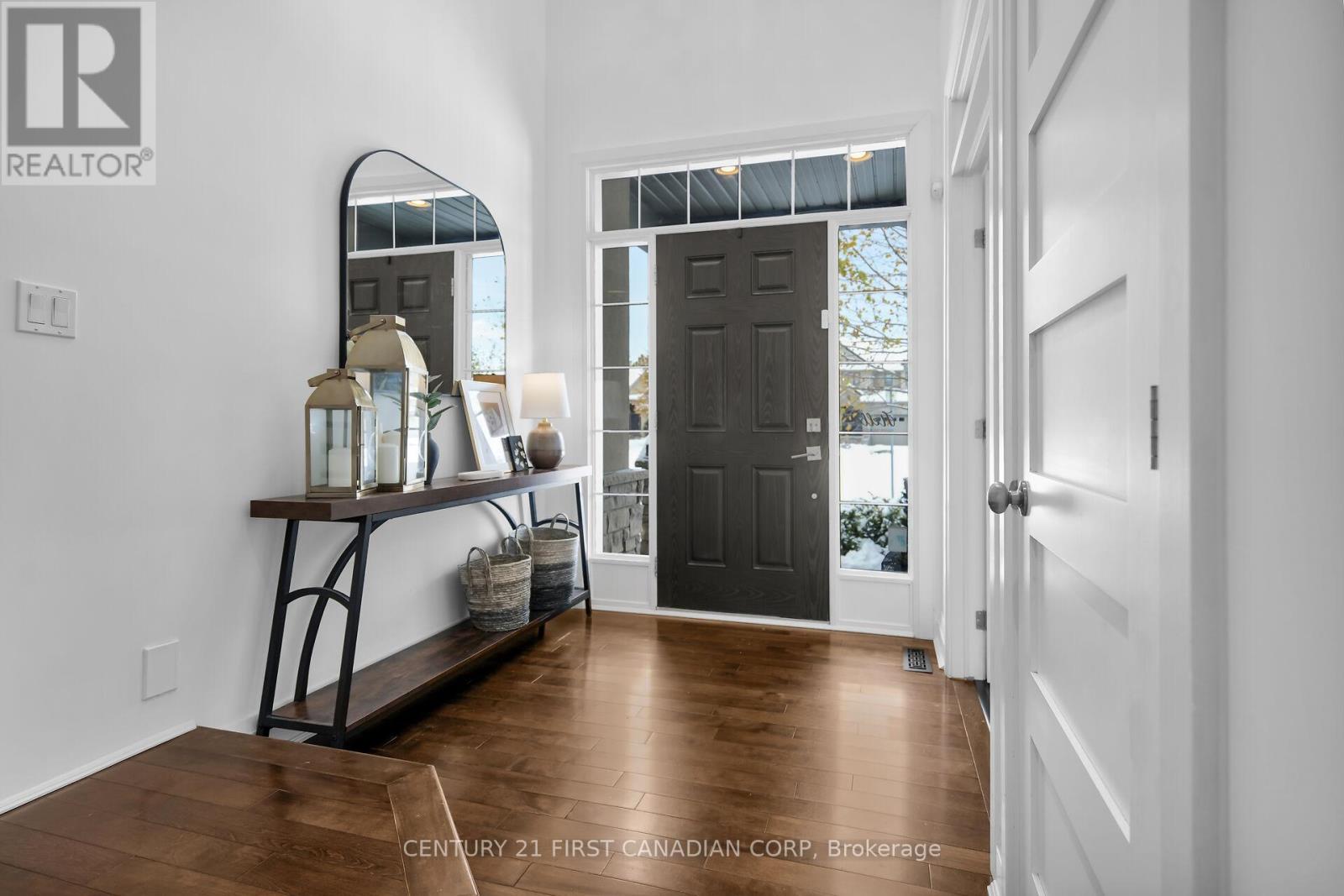 134 Staffordshire Court, London North, Ontario  N6H 0B9 - Photo 3 - X12818328