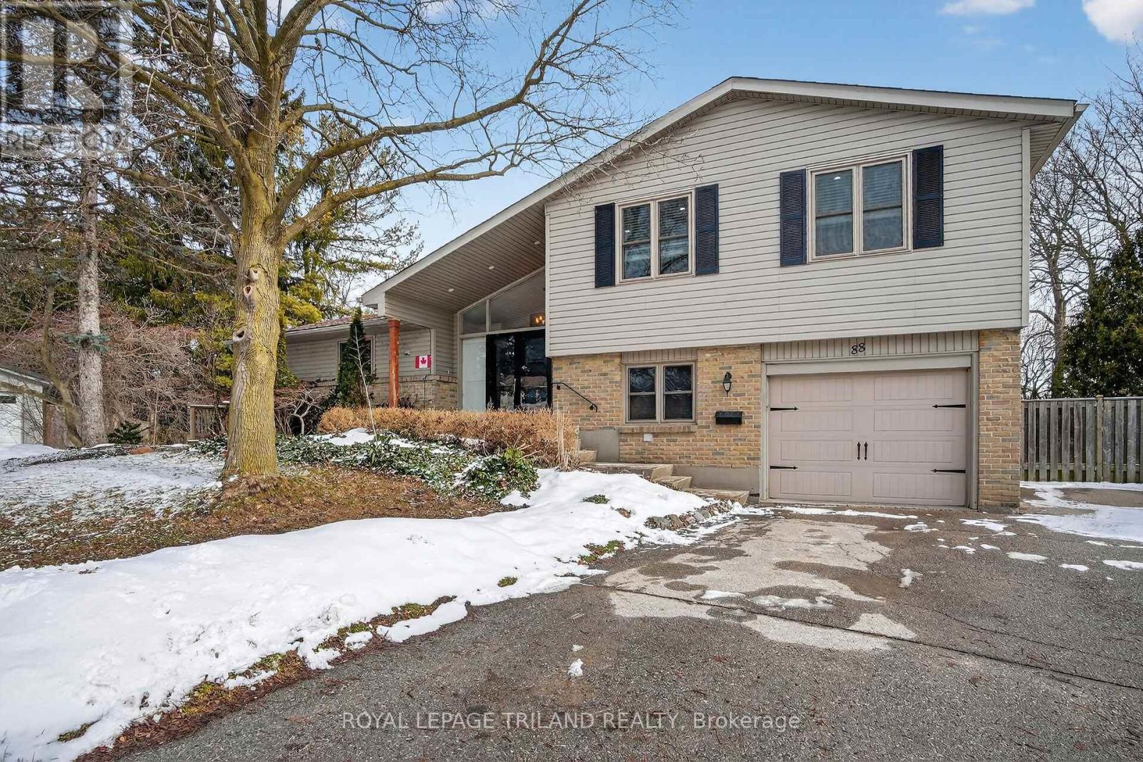 88 Salem Court, London South, Ontario  N6K 1S9 - Photo 2 - X12818350