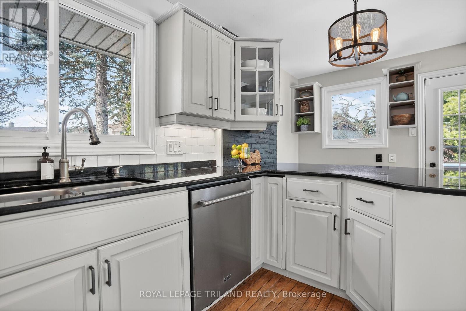 88 Salem Court, London South, Ontario  N6K 1S9 - Photo 5 - X12818350