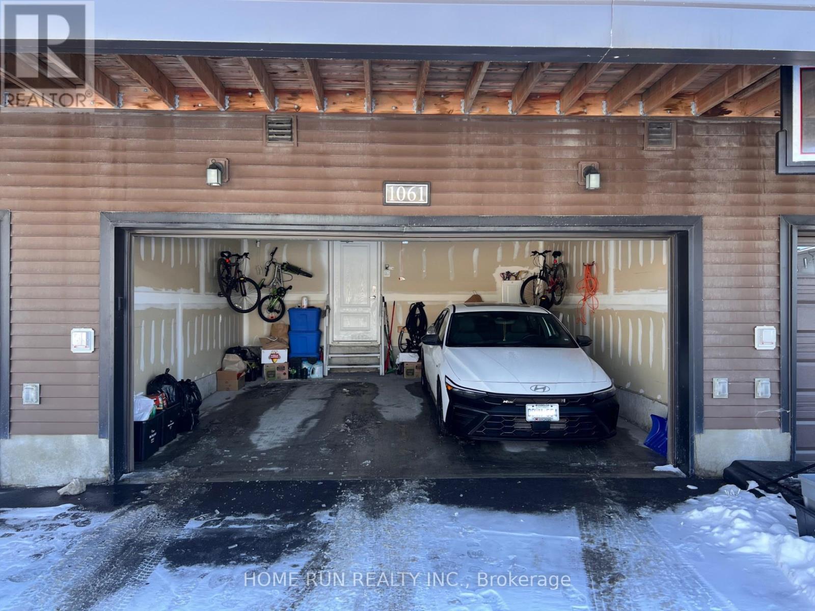 1061 Speedvale Crescent, Ottawa, Ontario  K2T 0P6 - Photo 3 - X12818490