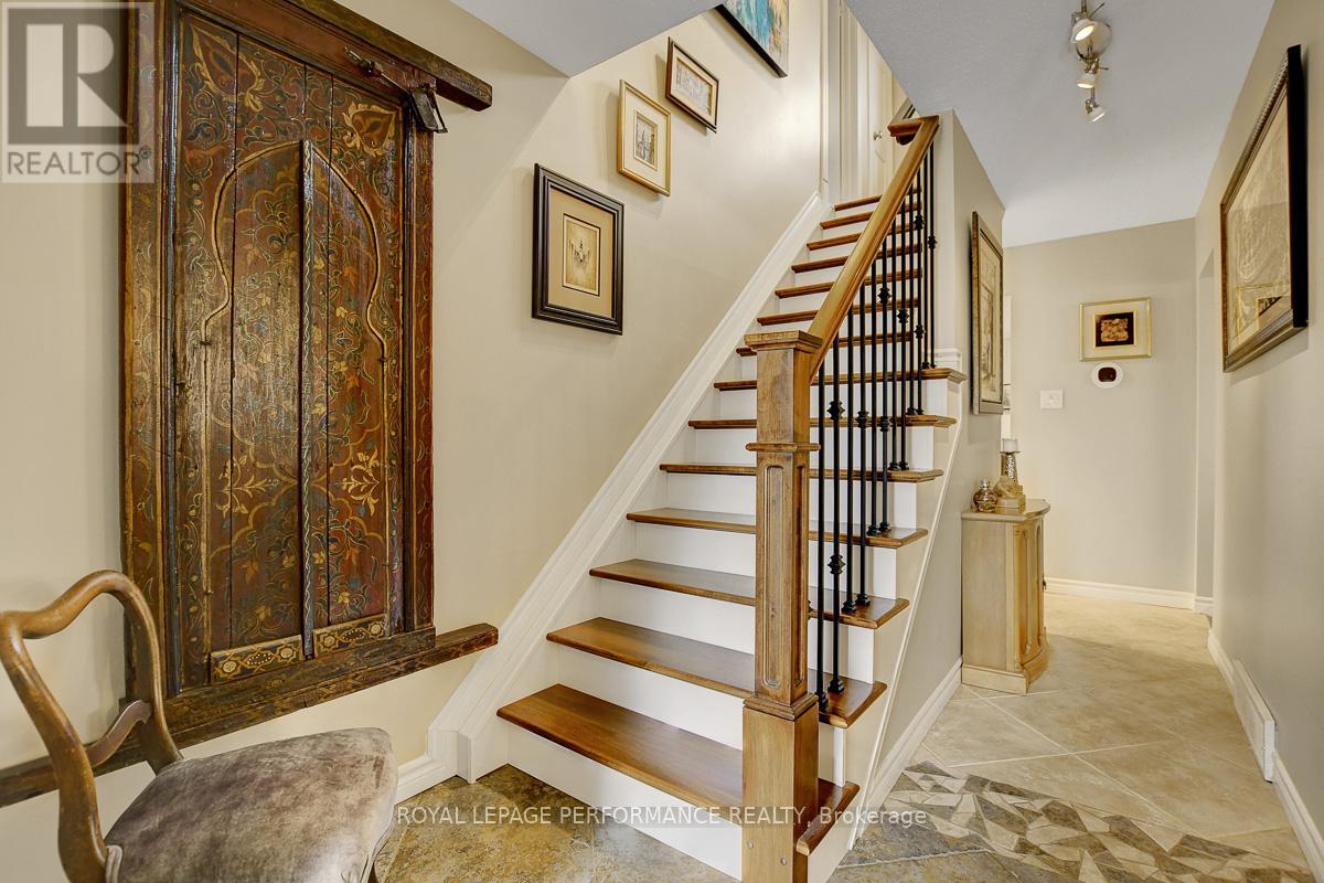 6255 Fortune Drive, Ottawa, Ontario  K1C 2B7 - Photo 2 - X12818494