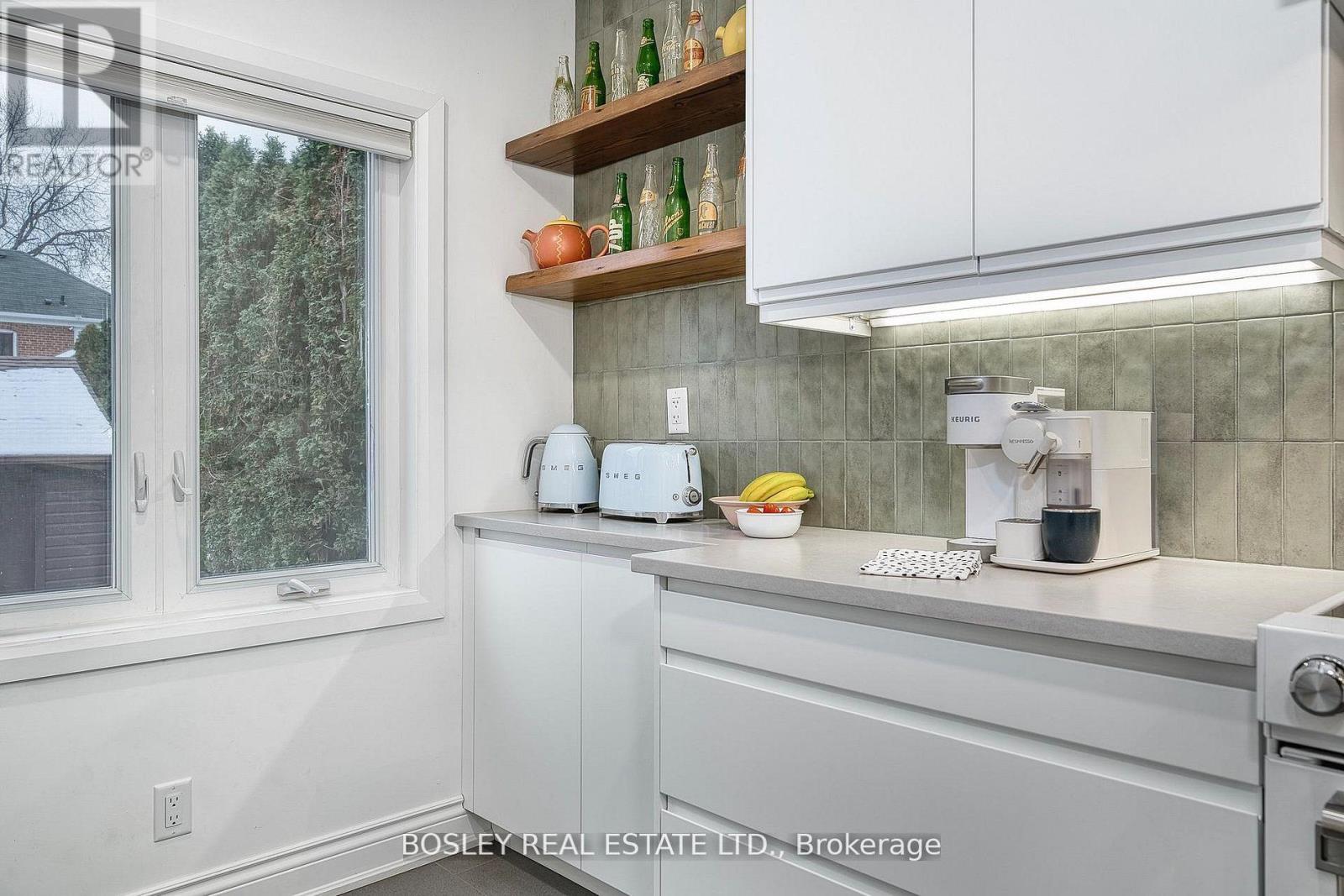 29 Patika Avenue, Toronto, Ontario  M9N 2E7 - Photo 7 - W12815804