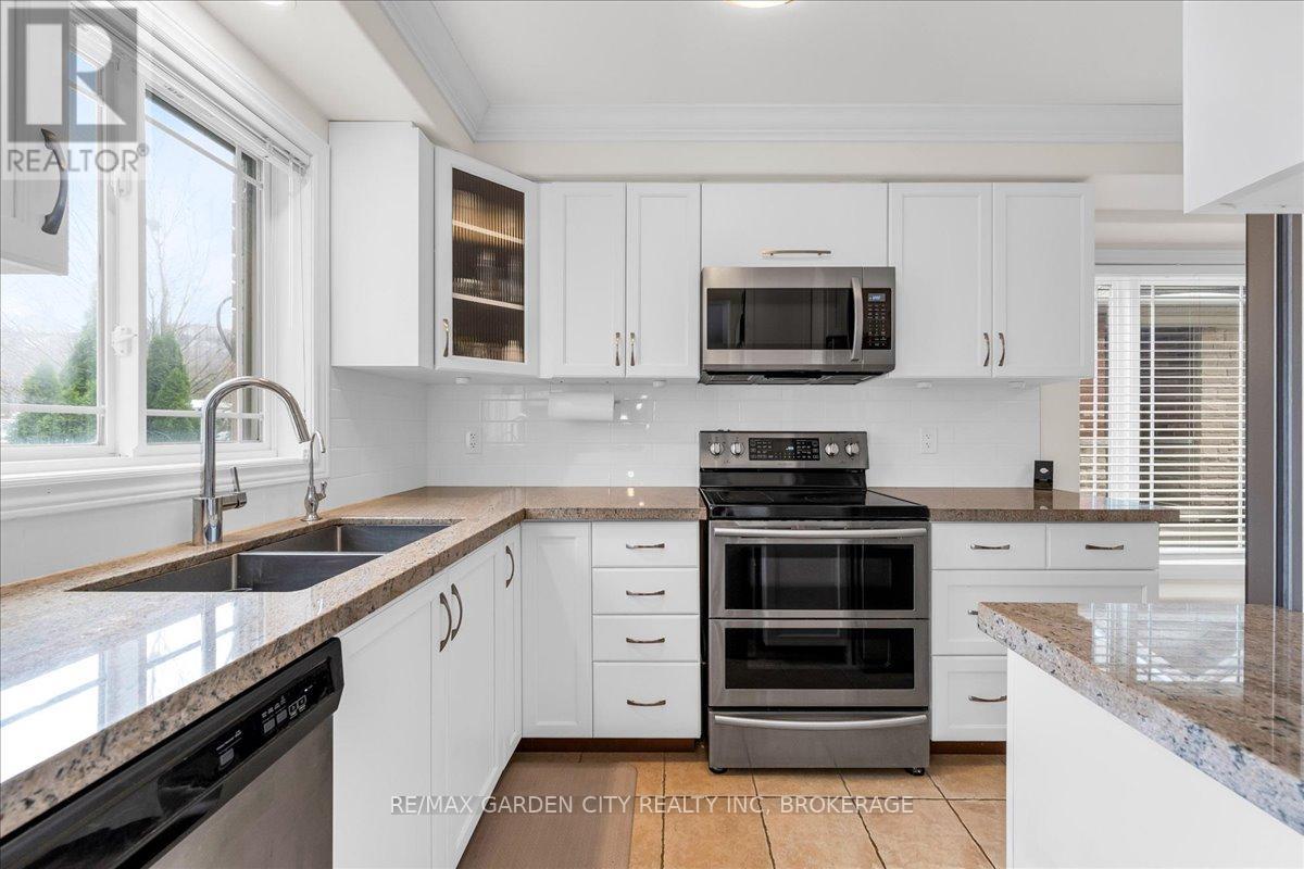 45 Hemlock Way, Grimsby, Ontario  L3M 0A8 - Photo 9 - X12818234