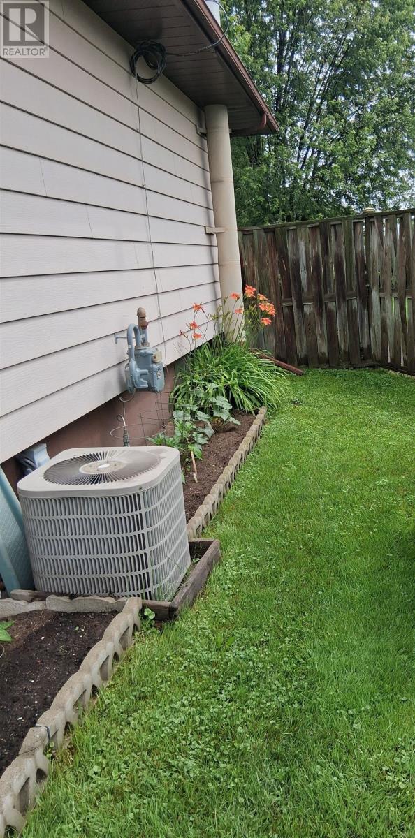 467 Sycamore Pl, Thunder Bay, Ontario  P7C 1X3 - Photo 33 - TB2600292