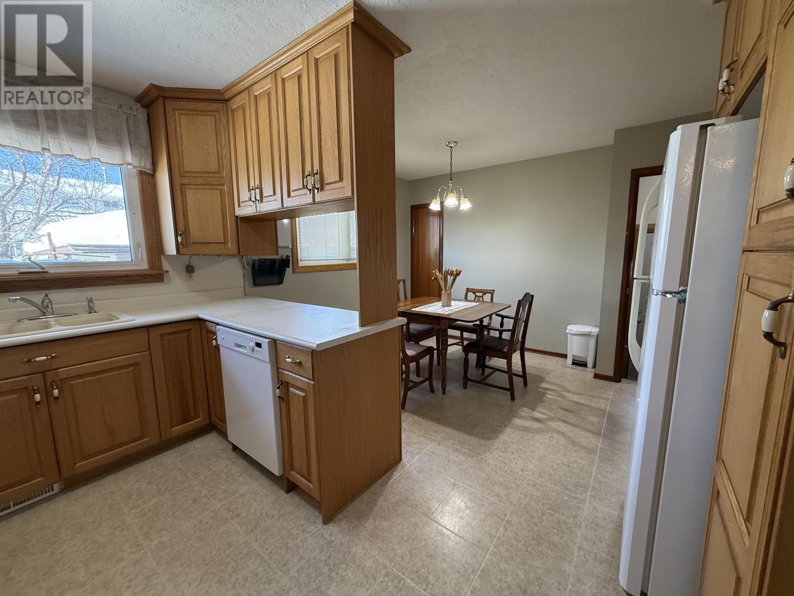 467 Sycamore Pl, Thunder Bay, Ontario  P7C 1X3 - Photo 7 - TB2600292