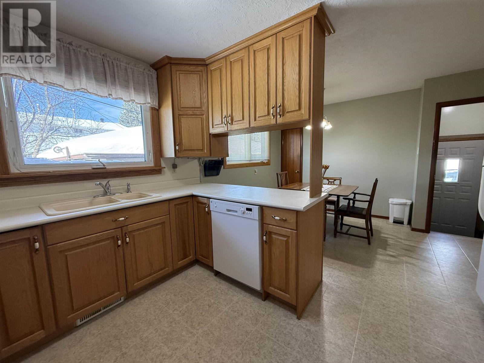 467 Sycamore Pl, Thunder Bay, Ontario  P7C 1X3 - Photo 9 - TB2600292