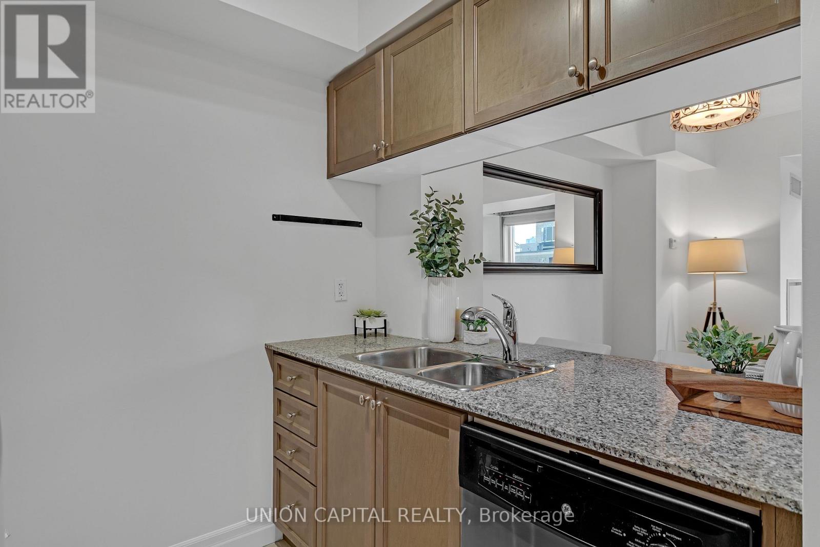 310 - 8 Scollard Street, Toronto (Annex), Ontario  M5R 1M2 - Photo 13 - C12818320