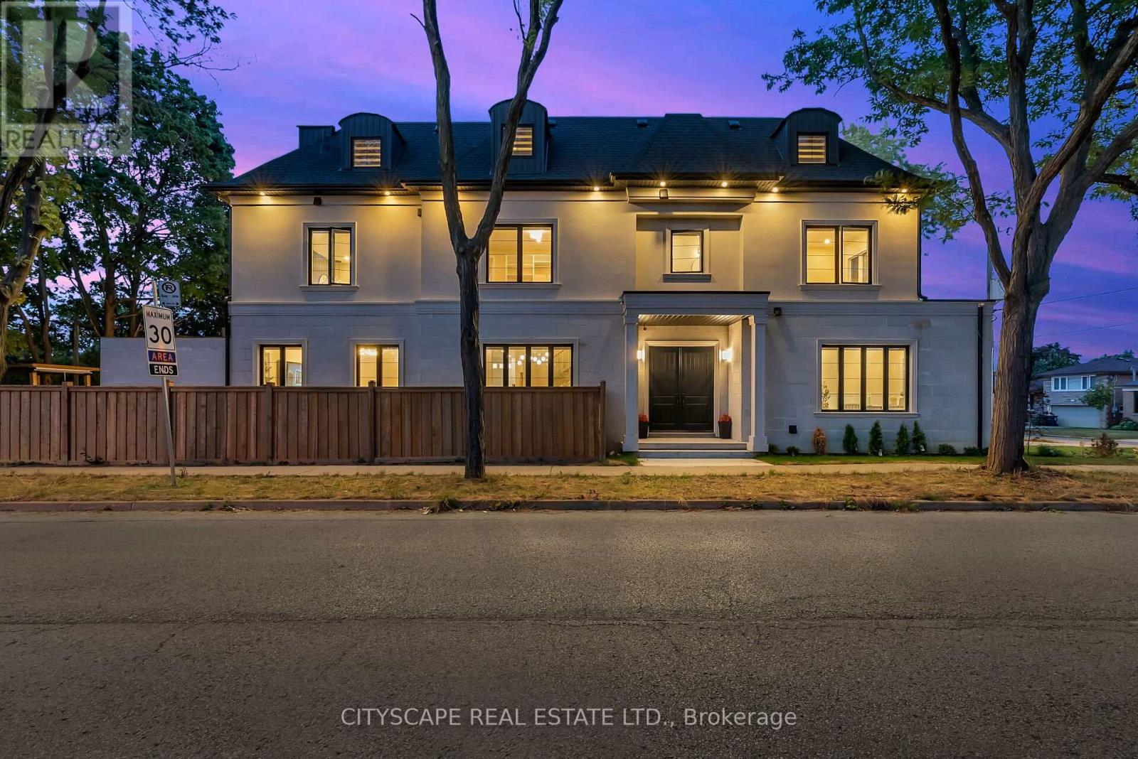 140 Hillmount Avenue, Toronto, Ontario  M6B 1X8 - Photo 3 - C12818384