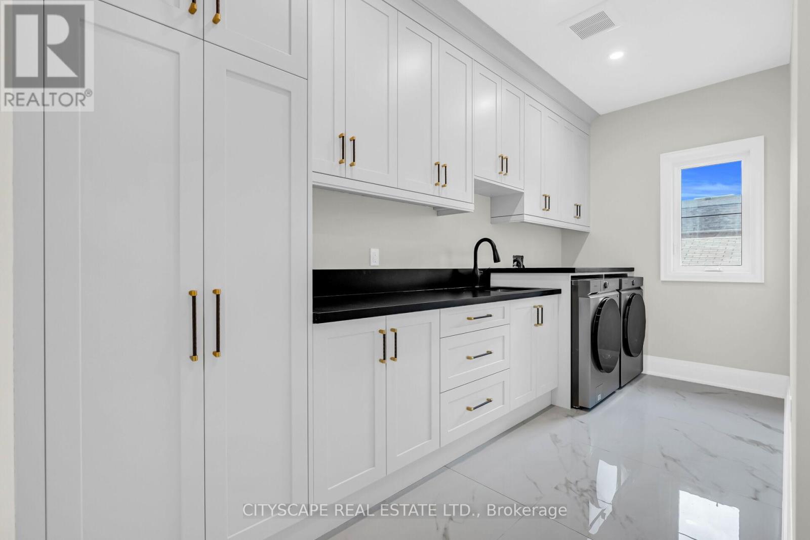 140 Hillmount Avenue, Toronto, Ontario  M6B 1X8 - Photo 32 - C12818384