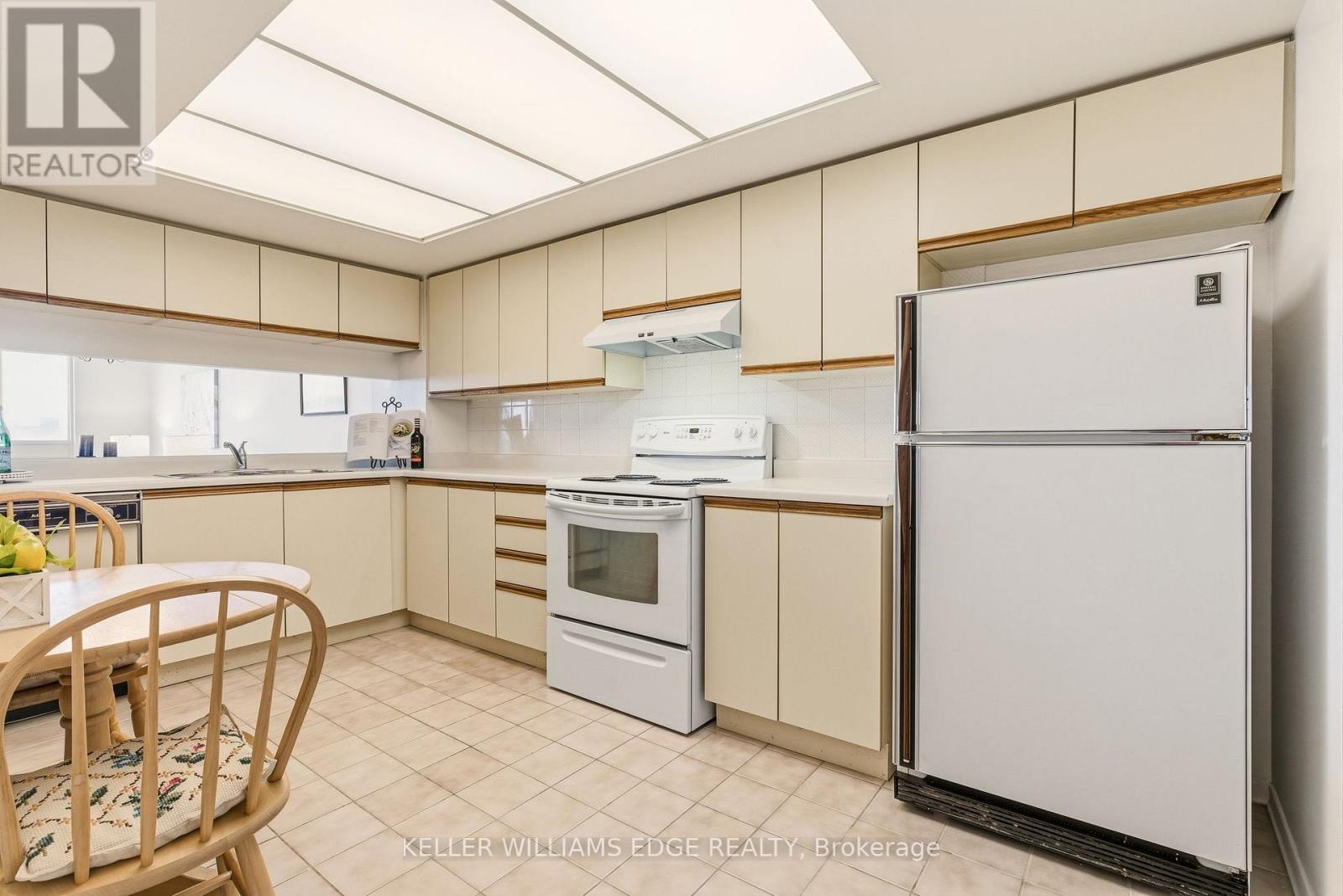 1102 - 5 Kenneth Avenue, Toronto, Ontario  M2N 6M7 - Photo 10 - C12818456