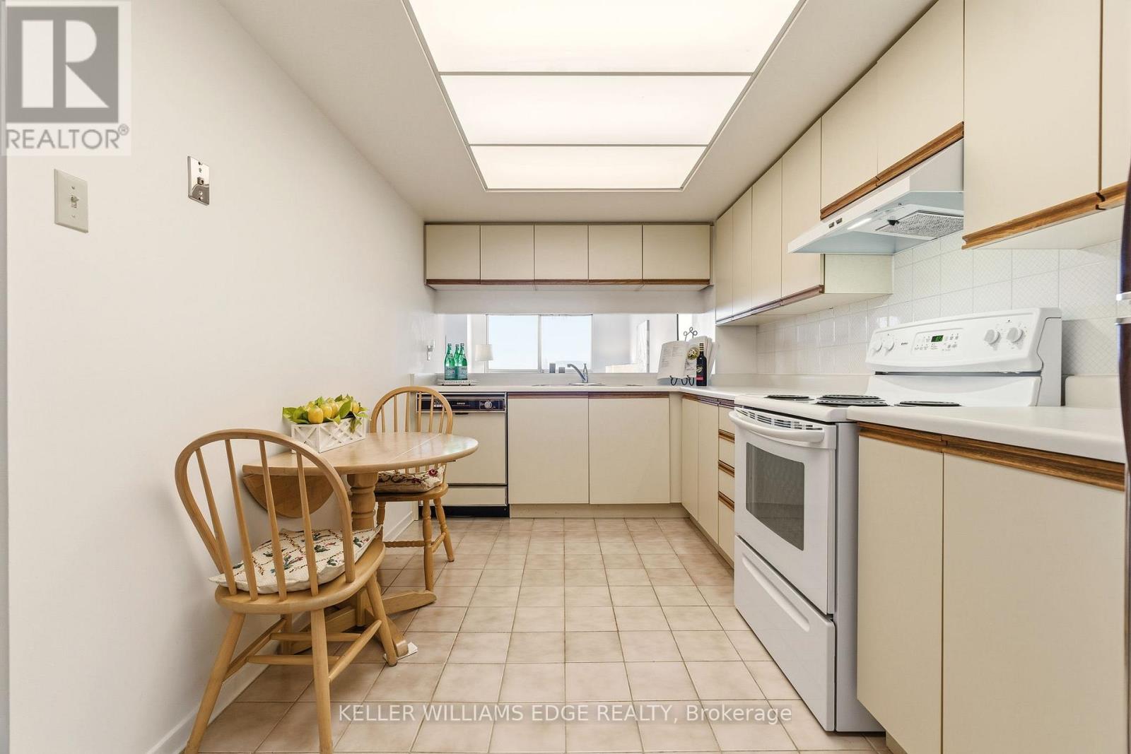 1102 - 5 Kenneth Avenue, Toronto, Ontario  M2N 6M7 - Photo 9 - C12818456