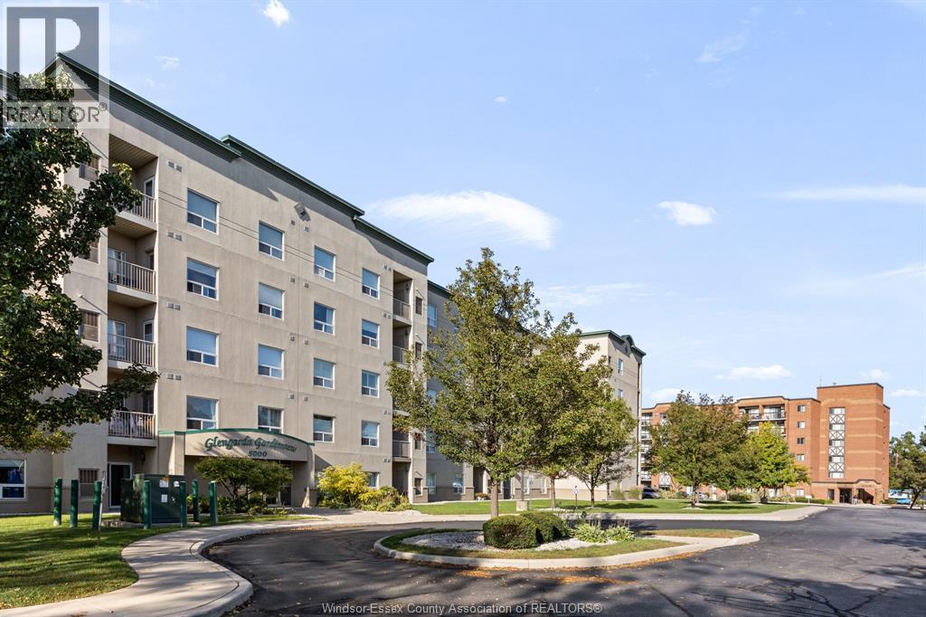 MLS# 26003964: 5000 WYANDOTTE STREET East Unit# 212, Windsor, Canada