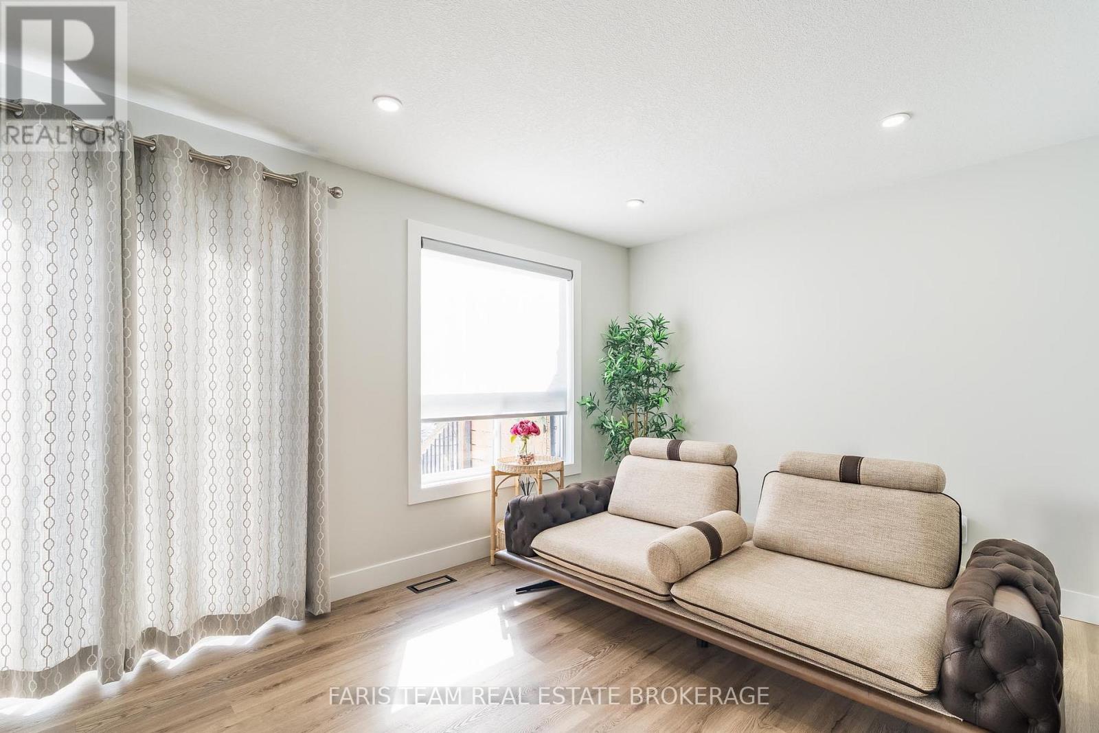 81 Wallace Street, New Tecumseth, Ontario  L9R 2G6 - Photo 15 - N12818266