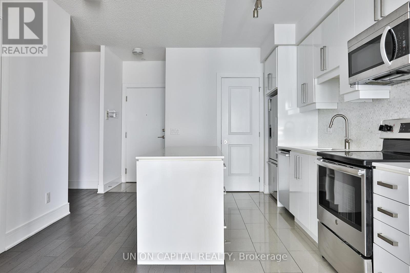 Ph1103 - 9191 Yonge Street, Richmond Hill, Ontario  L4C 1E2 - Photo 9 - N12818270