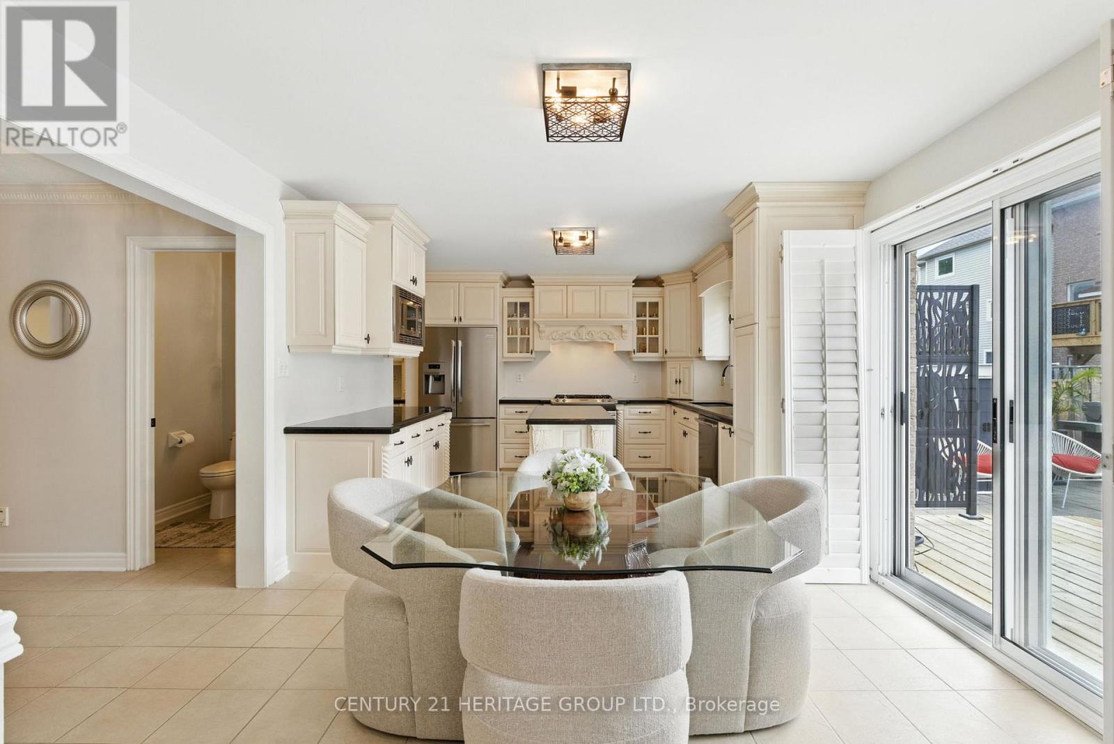 106 Laurendale Avenue, Georgina, Ontario  L4P 4E8 - Photo 10 - N12818302