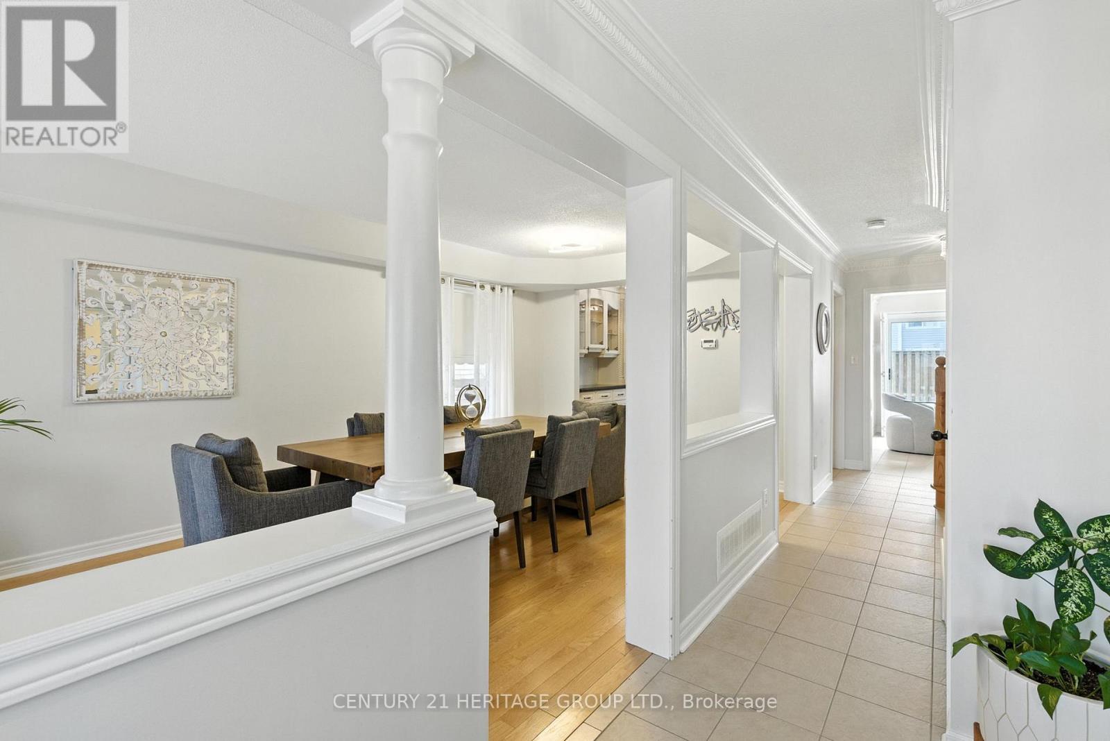 106 Laurendale Avenue, Georgina, Ontario  L4P 4E8 - Photo 4 - N12818302