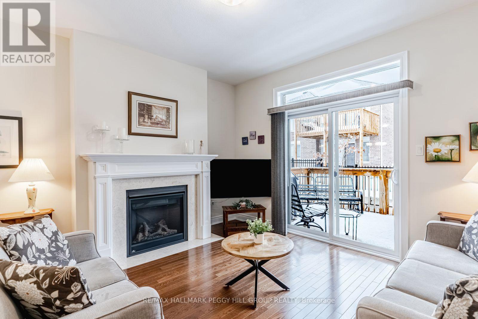 15 Assunta Garden, New Tecumseth, Ontario  L9R 0V2 - Photo 2 - N12818466