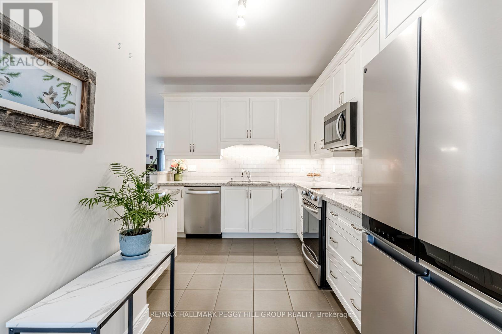 15 Assunta Garden, New Tecumseth, Ontario  L9R 0V2 - Photo 5 - N12818466