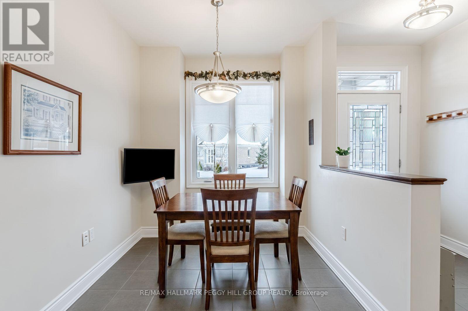 15 Assunta Garden, New Tecumseth, Ontario  L9R 0V2 - Photo 6 - N12818466