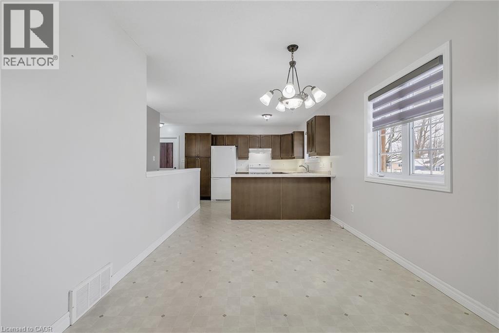 725 Binning Street W, Listowel, Ontario  N4W 1H3 - Photo 3 - 40806942