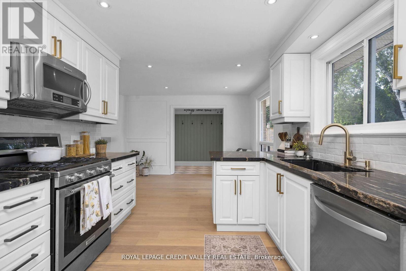 47 Larry Street, Caledon, Ontario  L7C 1K8 - Photo 13 - W12818236