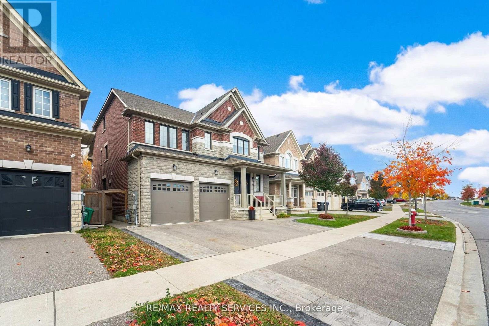 112 Newhouse Boulevard, Caledon, Ontario  L7C 4E1 - Photo 2 - W12818248