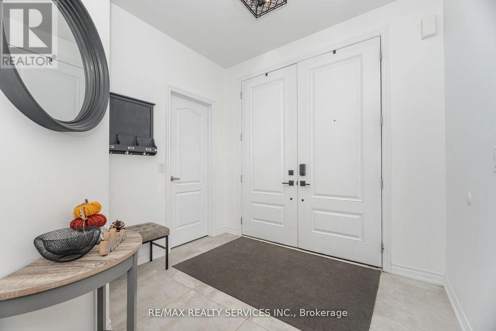 112 Newhouse Boulevard, Caledon, Ontario  L7C 4E1 - Photo 5 - W12818248