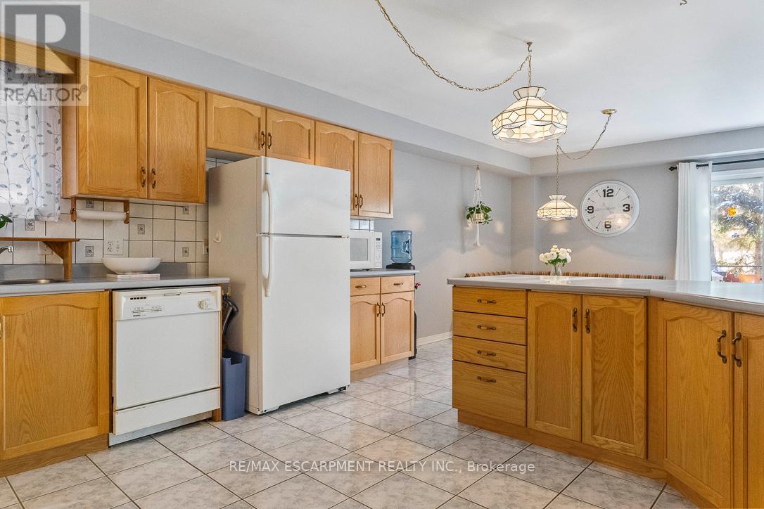 270 Cresthaven Road, Brampton, Ontario  L7A 1K8 - Photo 14 - W12818278