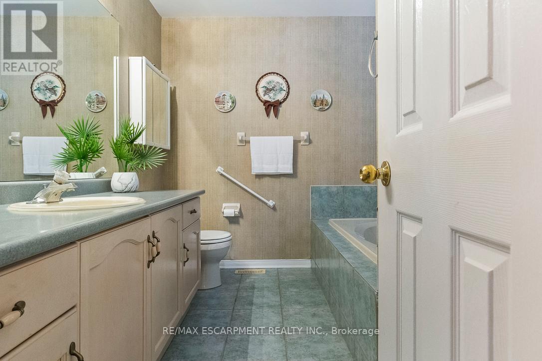 270 Cresthaven Road, Brampton, Ontario  L7A 1K8 - Photo 27 - W12818278