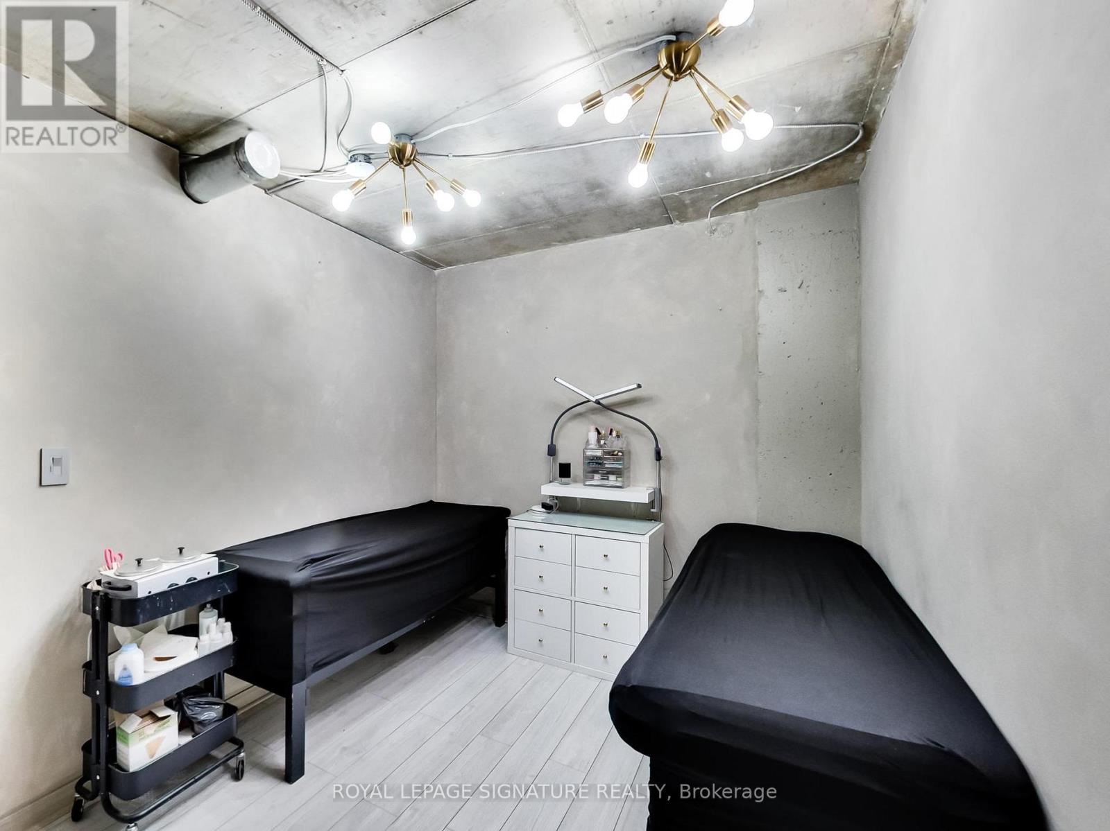 475d Rogers Road, Toronto, Ontario  M6N 0B3 - Photo 23 - W12818324