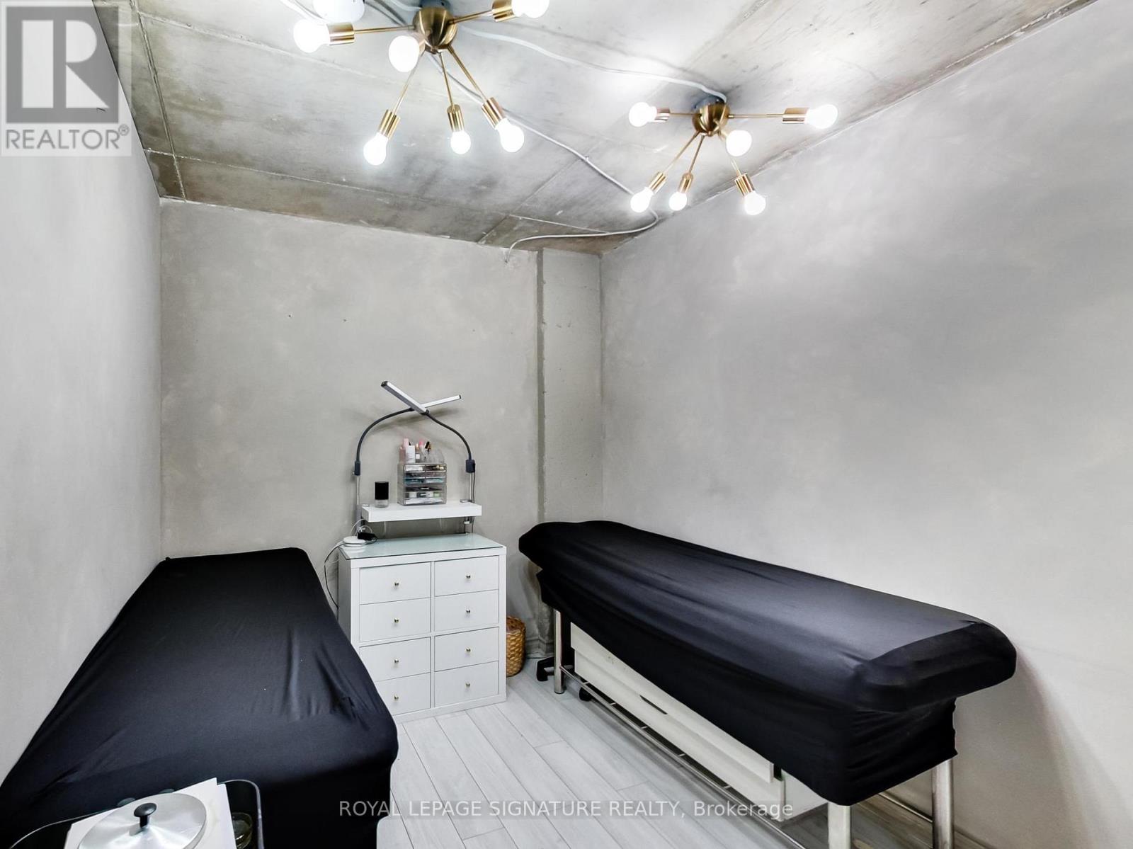 475d Rogers Road, Toronto, Ontario  M6N 0B3 - Photo 24 - W12818324