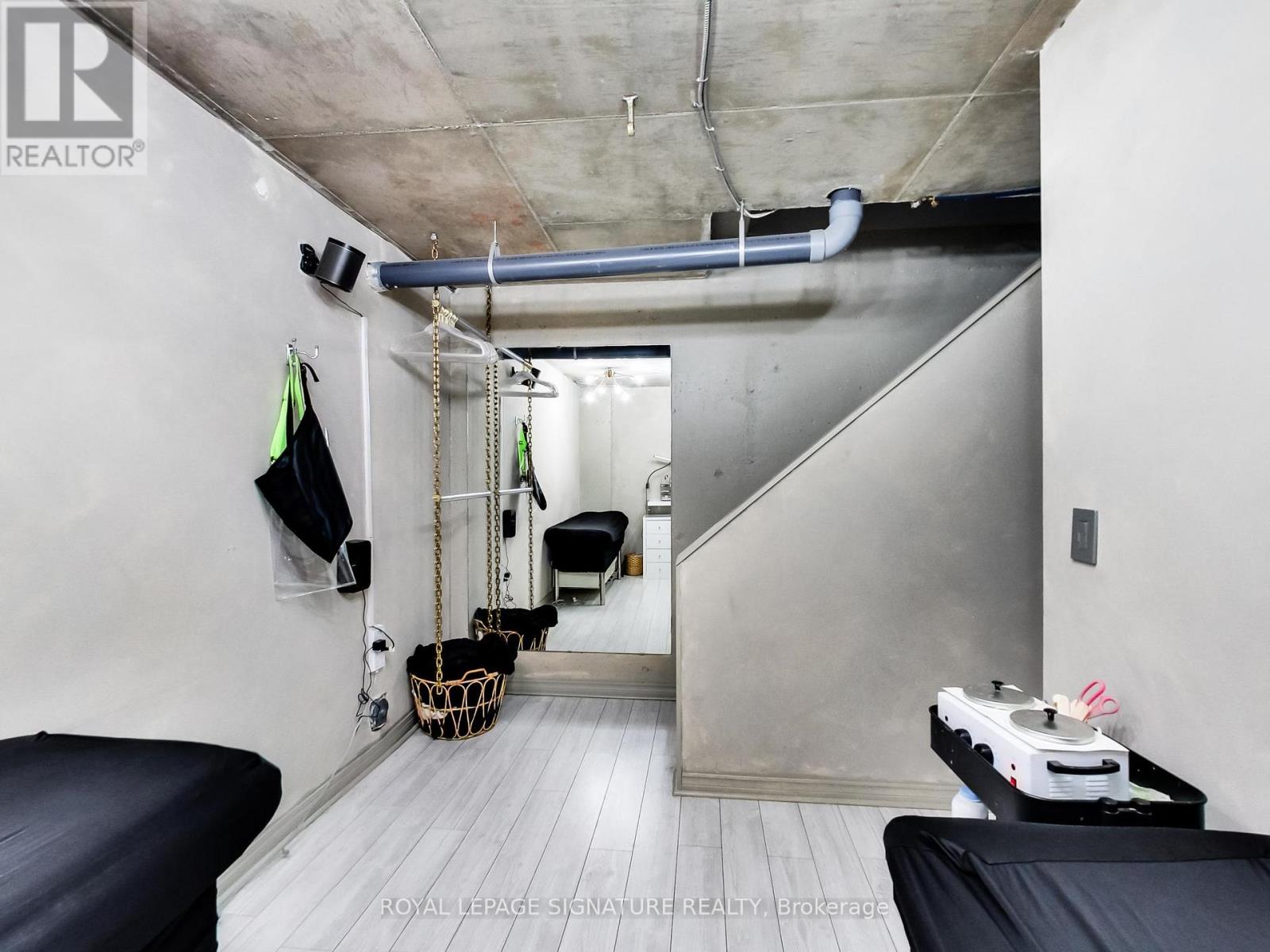 475d Rogers Road, Toronto, Ontario  M6N 0B3 - Photo 25 - W12818324