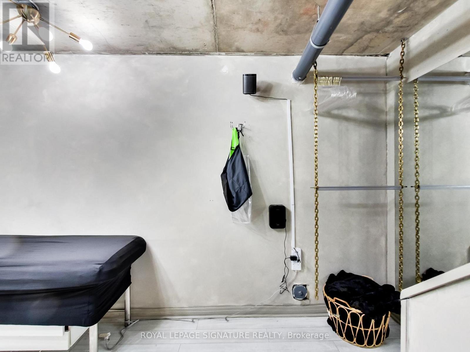 475d Rogers Road, Toronto, Ontario  M6N 0B3 - Photo 26 - W12818324