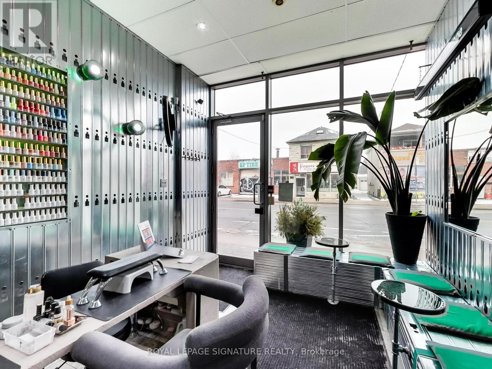 475d Rogers Road, Toronto, Ontario  M6N 0B3 - Photo 5 - W12818324