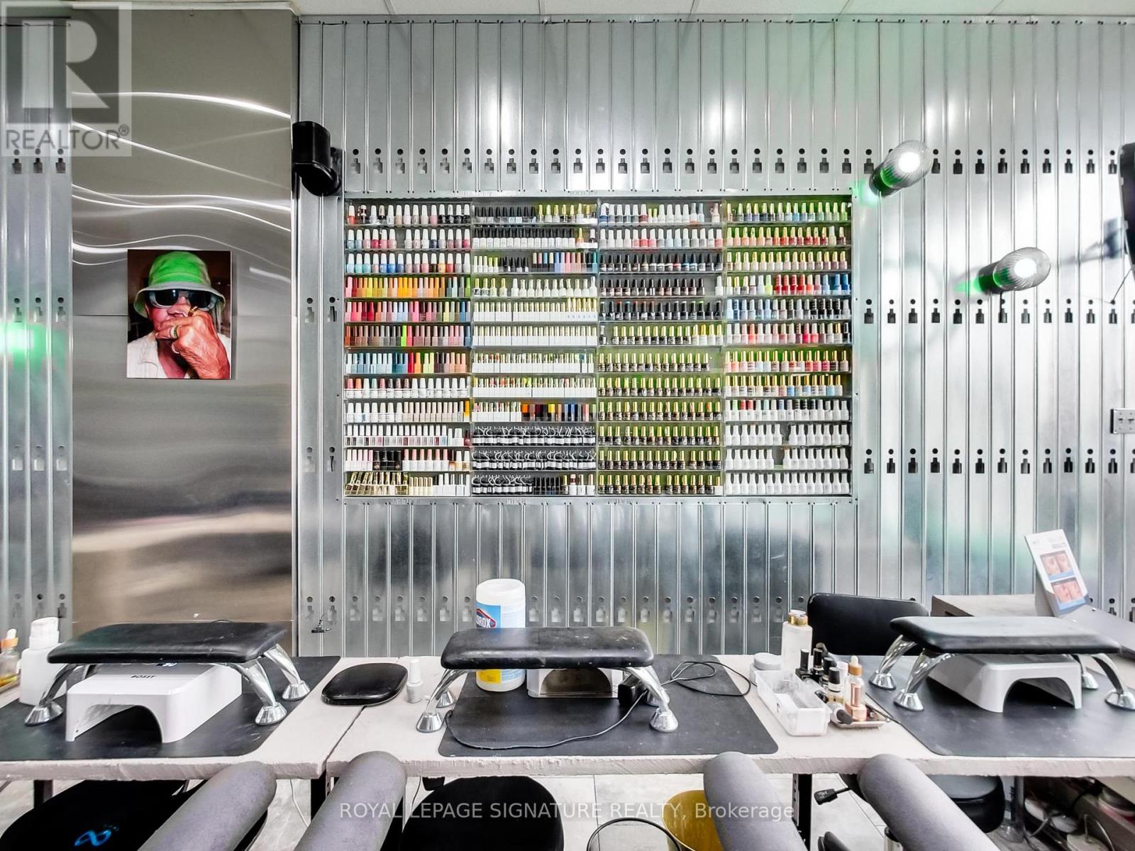 475d Rogers Road, Toronto, Ontario  M6N 0B3 - Photo 6 - W12818324