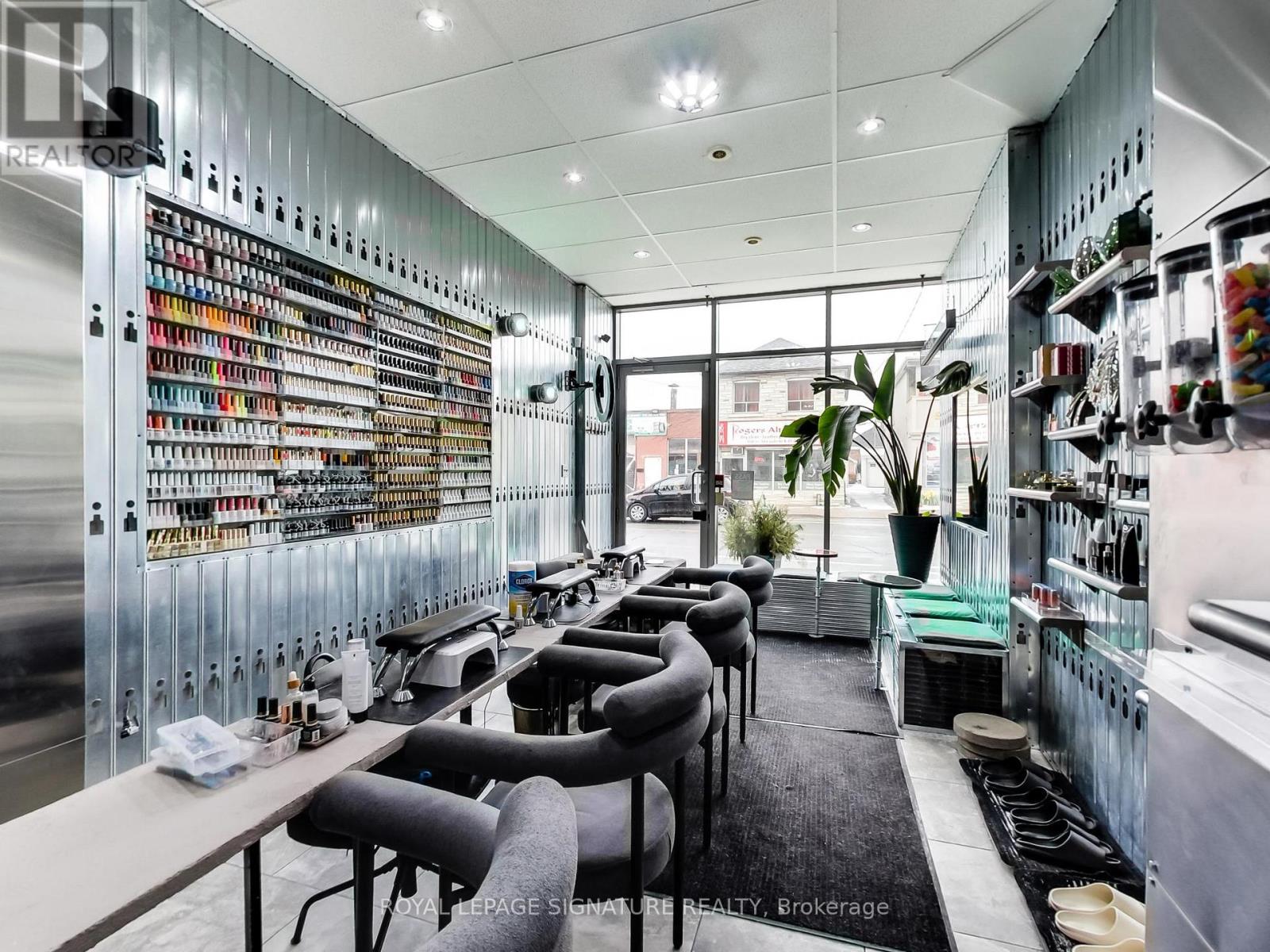 475d Rogers Road, Toronto, Ontario  M6N 0B3 - Photo 7 - W12818324