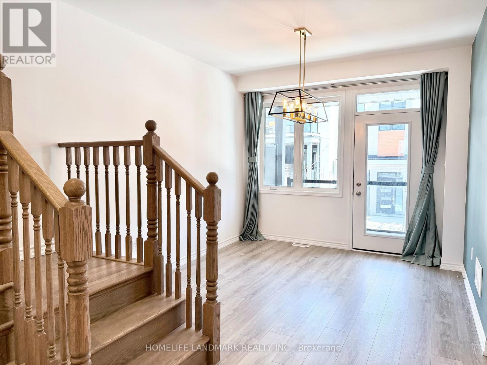 5 - 92 Huguenot Road, Oakville, Ontario  L6H 0X4 - Photo 11 - W12818338