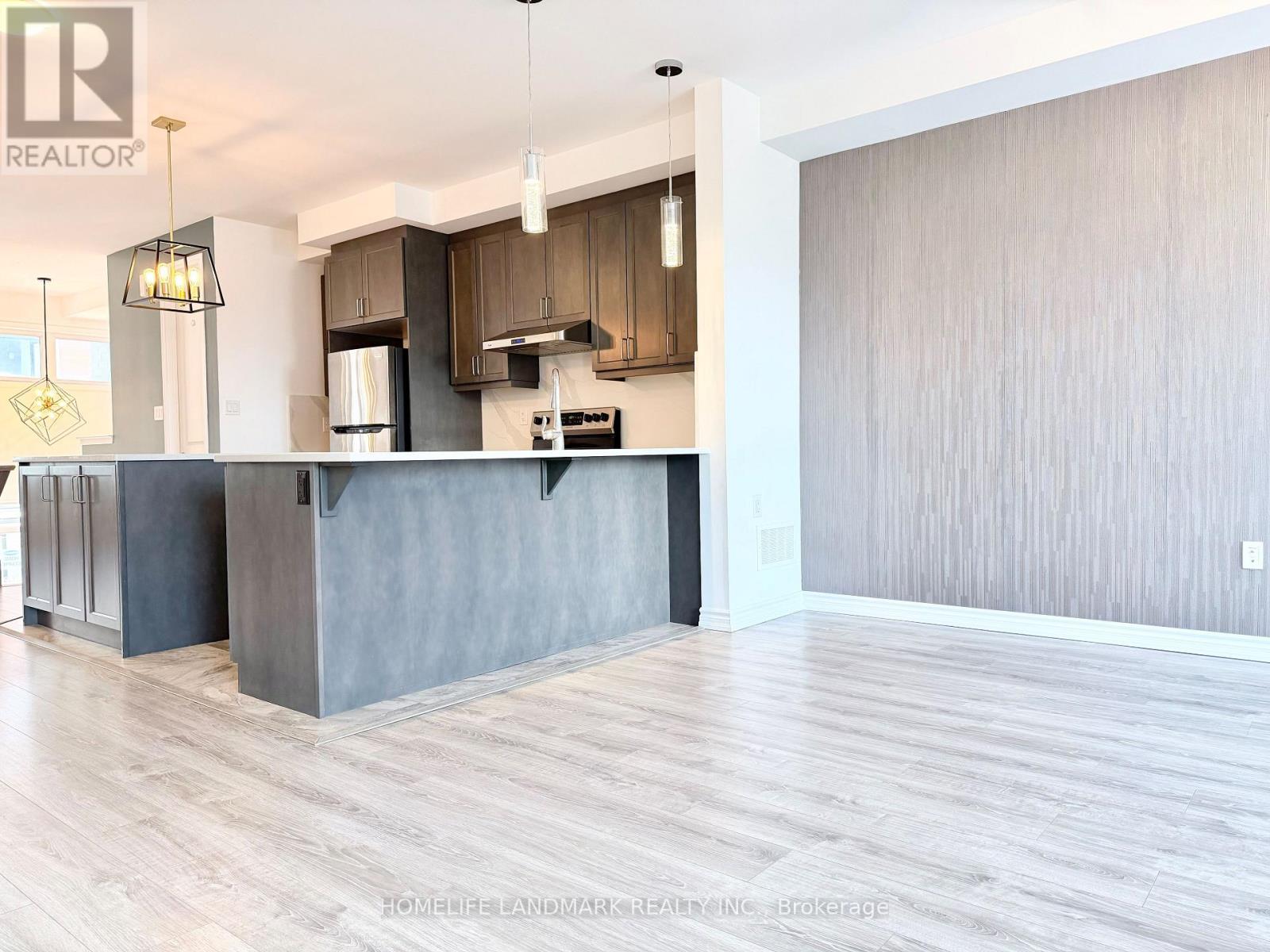 5 - 92 Huguenot Road, Oakville, Ontario  L6H 0X4 - Photo 6 - W12818338