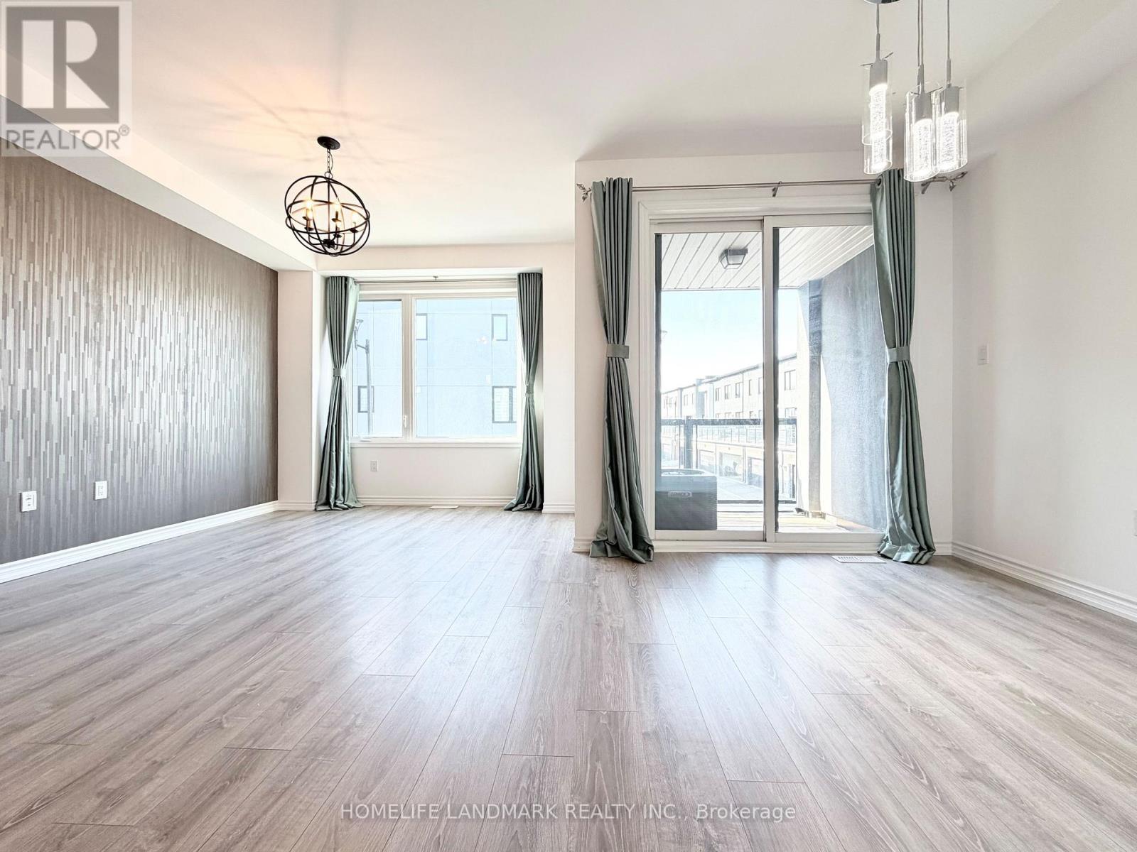 5 - 92 Huguenot Road, Oakville, Ontario  L6H 0X4 - Photo 7 - W12818338