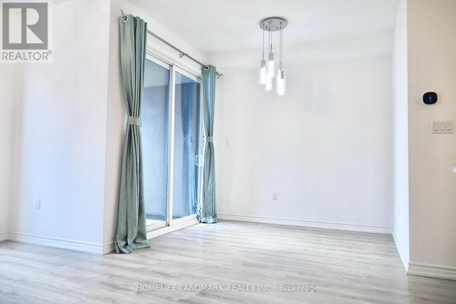 5 - 92 Huguenot Road, Oakville, Ontario  L6H 0X4 - Photo 8 - W12818338