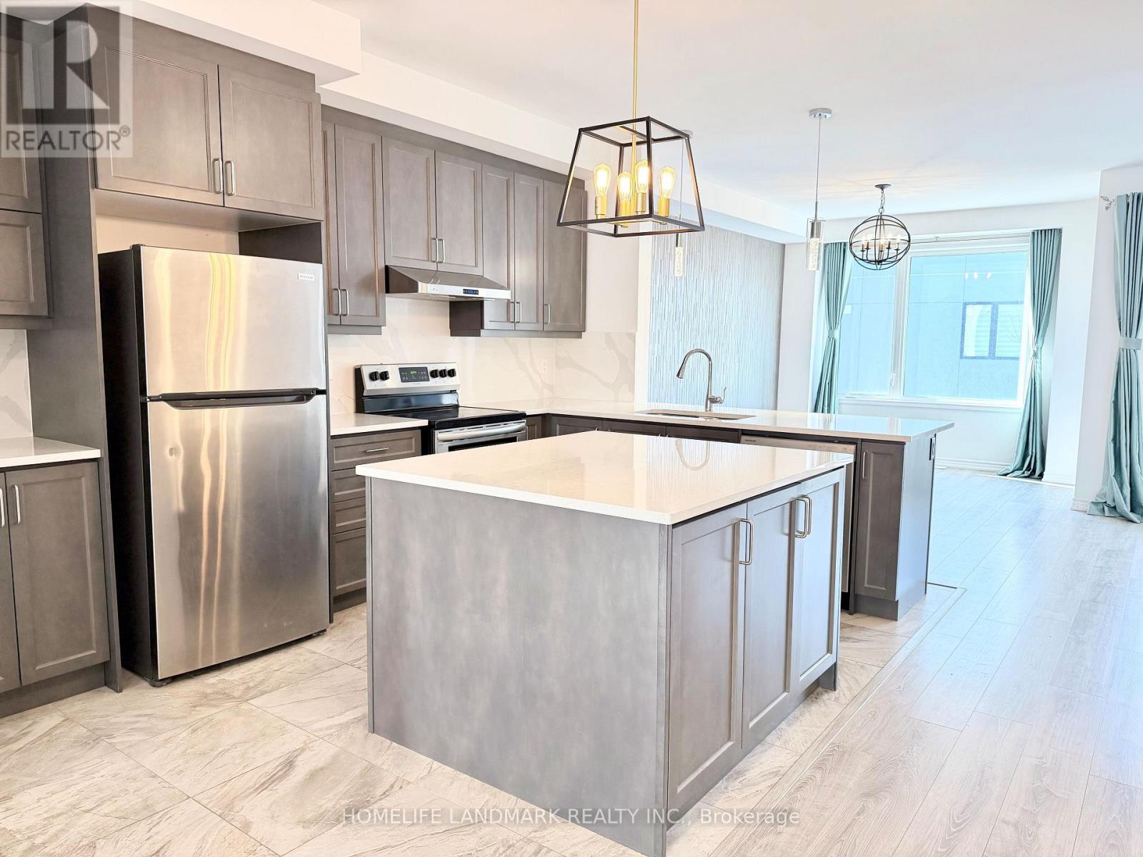 5 - 92 Huguenot Road, Oakville, Ontario  L6H 0X4 - Photo 9 - W12818338